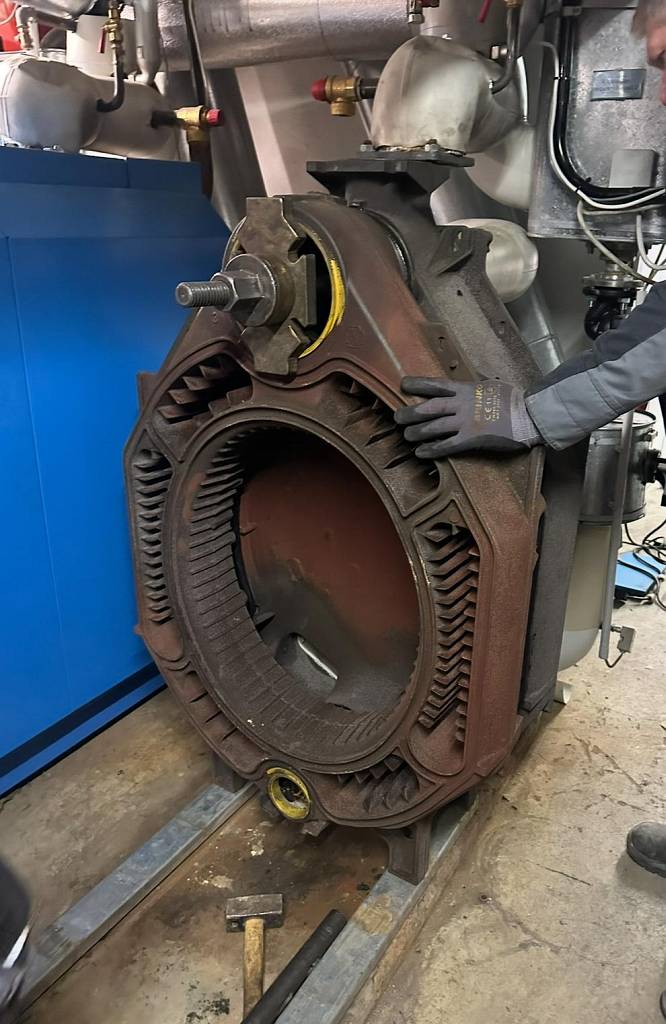 Aufbau Buderus Gliederkessel 450 KW 2025 Mühlacker © Lothar Teifke © Lothar Teifke