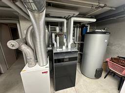 Modernisierung 2026, EFH , Buderus Wärmepumpe WLW186-7 , Wiernsheim &nbsp;&copy;&nbsp;Lothar Teifke